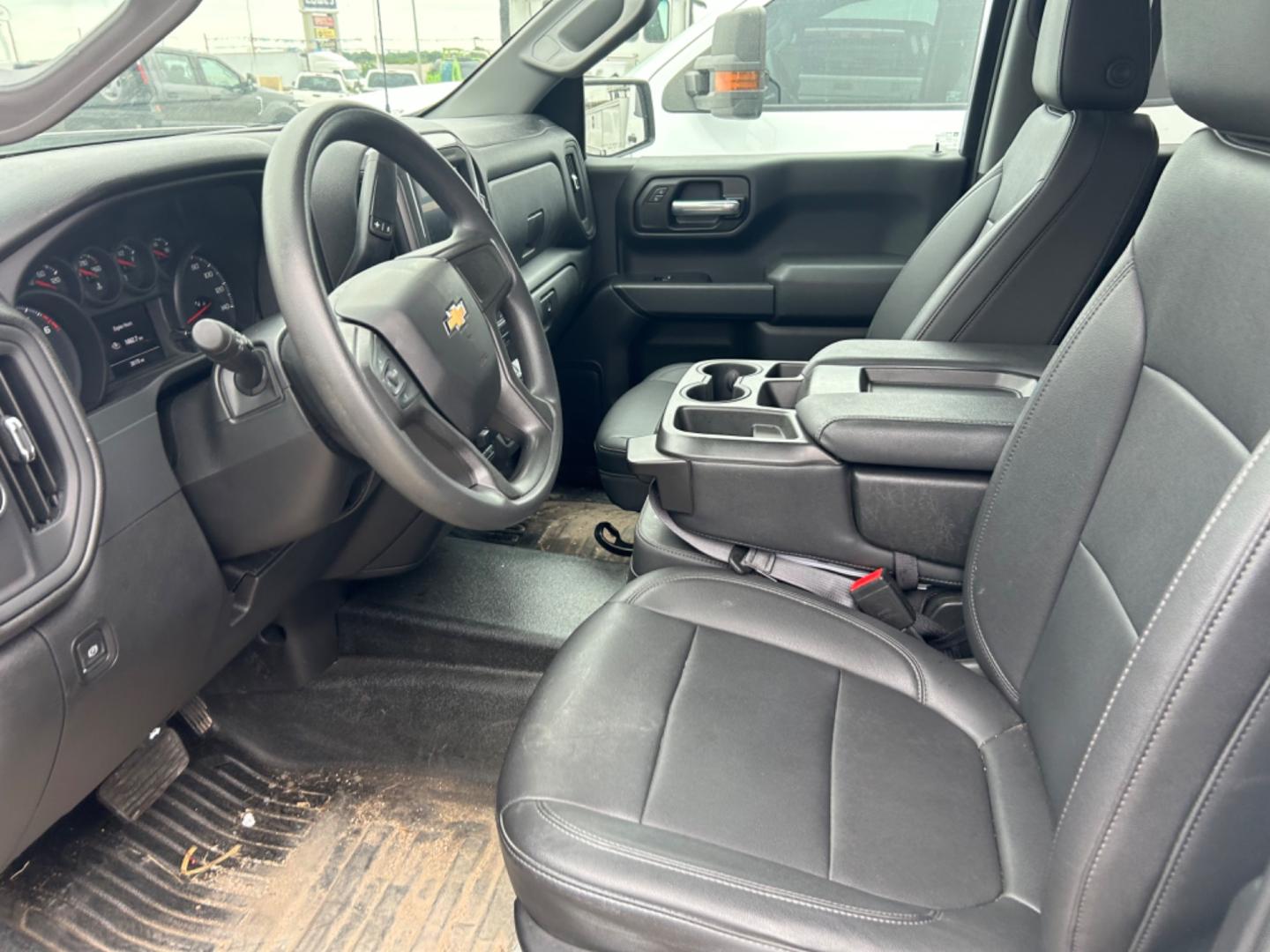 2021 White Chevrolet Silverado 1500 (1GCPWAEF3MZ) , located at 1687 Business 35 S, New Braunfels, TX, 78130, (830) 625-7159, 29.655487, -98.051491 - Photo#5